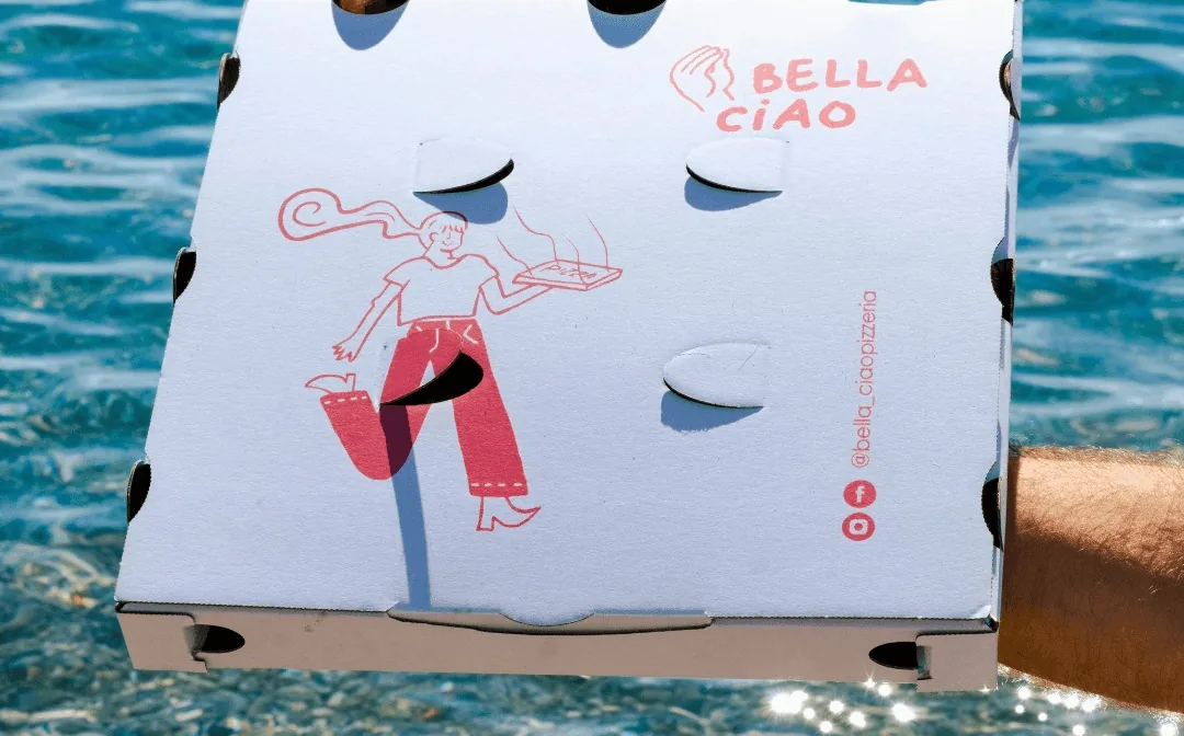 The Bella Ciao pizza box with the running pizza server