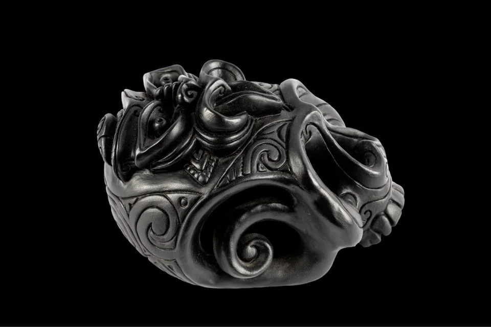 Teschio Manaia, a carved and burnished skull